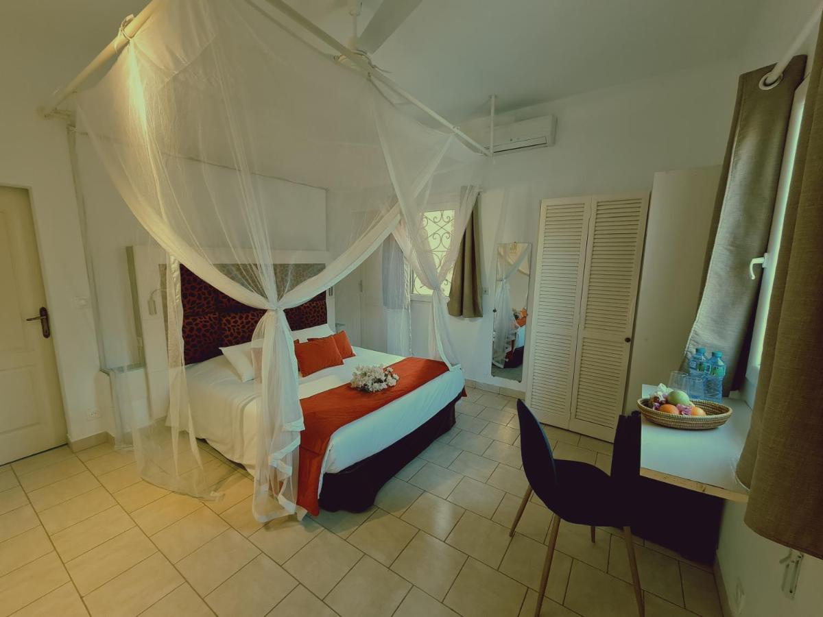 Le Souimanga Bleu Saly Bed & Breakfast Exterior photo