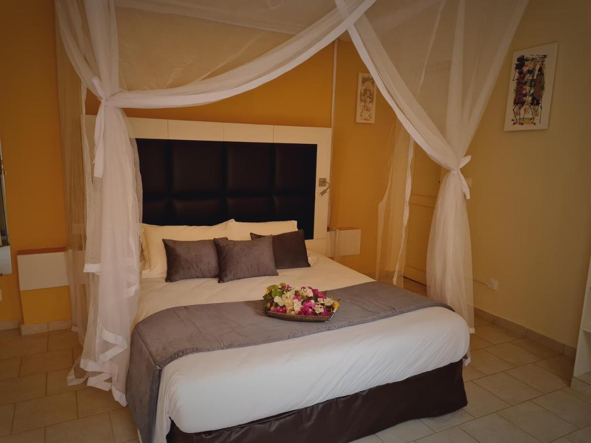 Le Souimanga Bleu Saly Bed & Breakfast Exterior photo