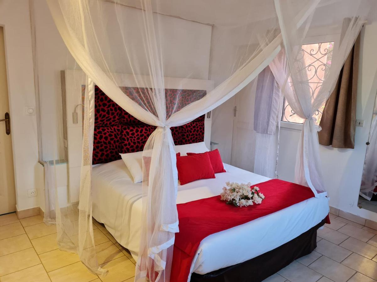 Le Souimanga Bleu Saly Bed & Breakfast Exterior photo