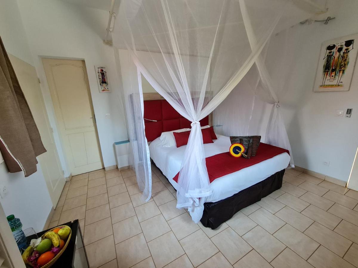 Le Souimanga Bleu Saly Bed & Breakfast Exterior photo