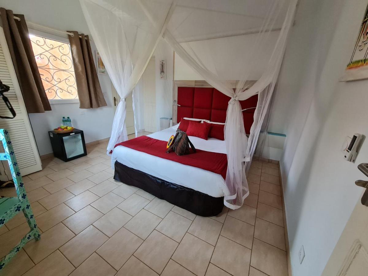 Le Souimanga Bleu Saly Bed & Breakfast Exterior photo
