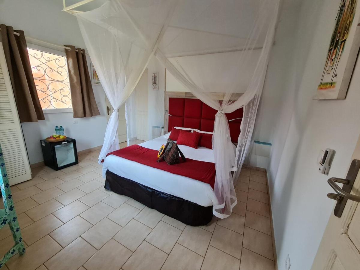 Le Souimanga Bleu Saly Bed & Breakfast Exterior photo