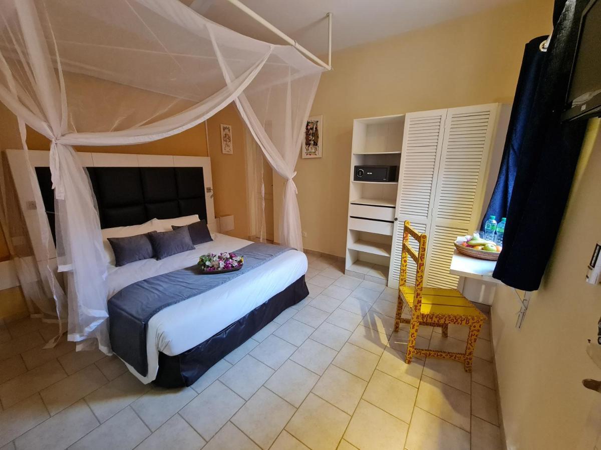 Le Souimanga Bleu Saly Bed & Breakfast Exterior photo