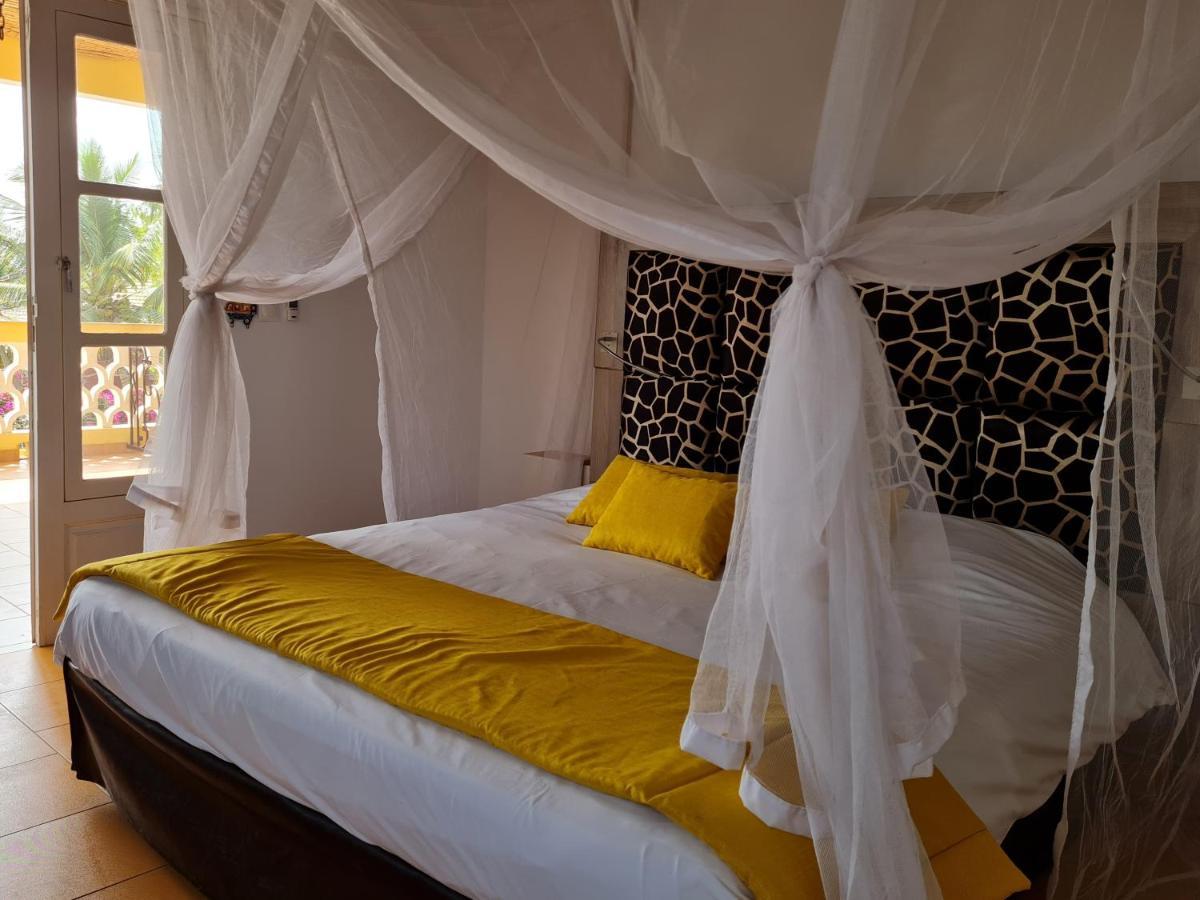 Le Souimanga Bleu Saly Bed & Breakfast Exterior photo