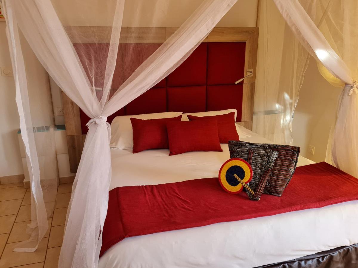 Le Souimanga Bleu Saly Bed & Breakfast Exterior photo