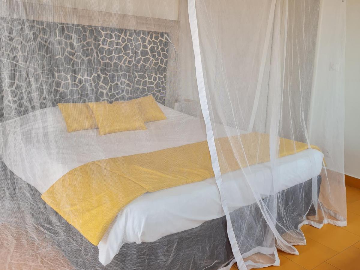 Le Souimanga Bleu Saly Bed & Breakfast Exterior photo