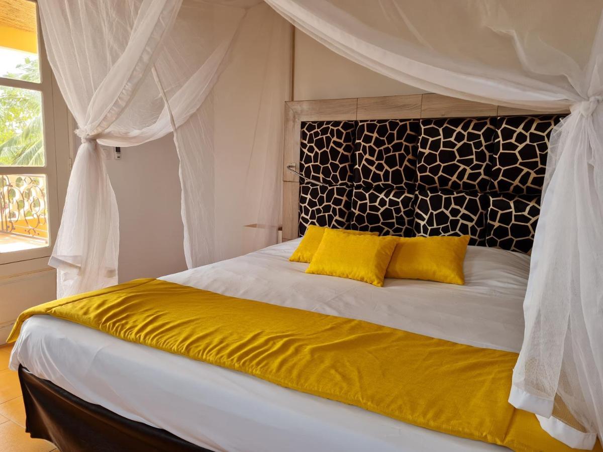 Le Souimanga Bleu Saly Bed & Breakfast Exterior photo