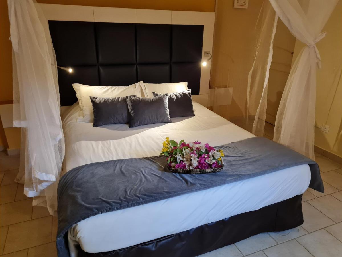 Le Souimanga Bleu Saly Bed & Breakfast Exterior photo
